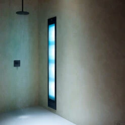 Sunshower Deluxe Mat Zwart UV En Infrarood Inbouwapparaat 32x187x16 Cm Aluminium Mat Zwart -Badkamerwinkel deluxe black schuin uv water