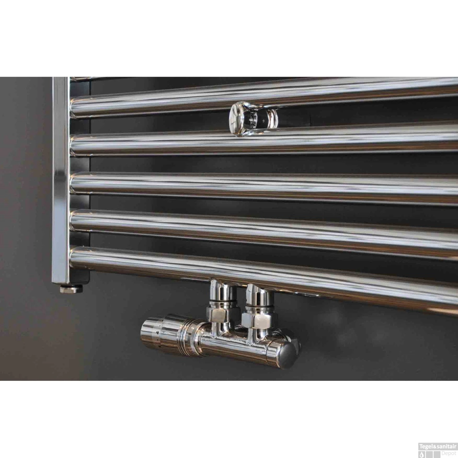 Radiator Onderblok Wiesbaden Haaks Chroom Links (Voor Midden Aansluiting) 4 Radiator Onderblok Wiesbaden Haaks Chroom Links (Voor Midden Aansluiting) - Afbeelding 2